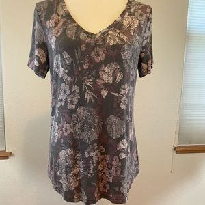 Maurices L Grey/Floral 24/7 Short Sleeve Tee
